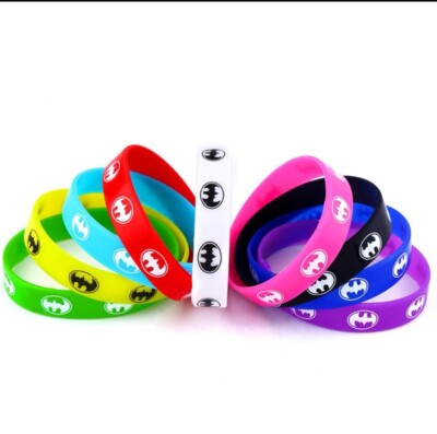 Stilvolles Silikon Buchstaben Sport Bat-Man Armband Großhandel 200 Stck.