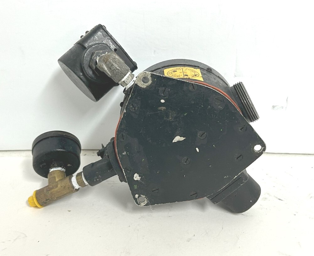 航空計器　OXYGEN REGULATOR Combat edge oxygen regulators