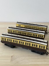 TRIANG HORNBY R332 GWR CLERESTORY COMPOSITE COACH 5017 x3