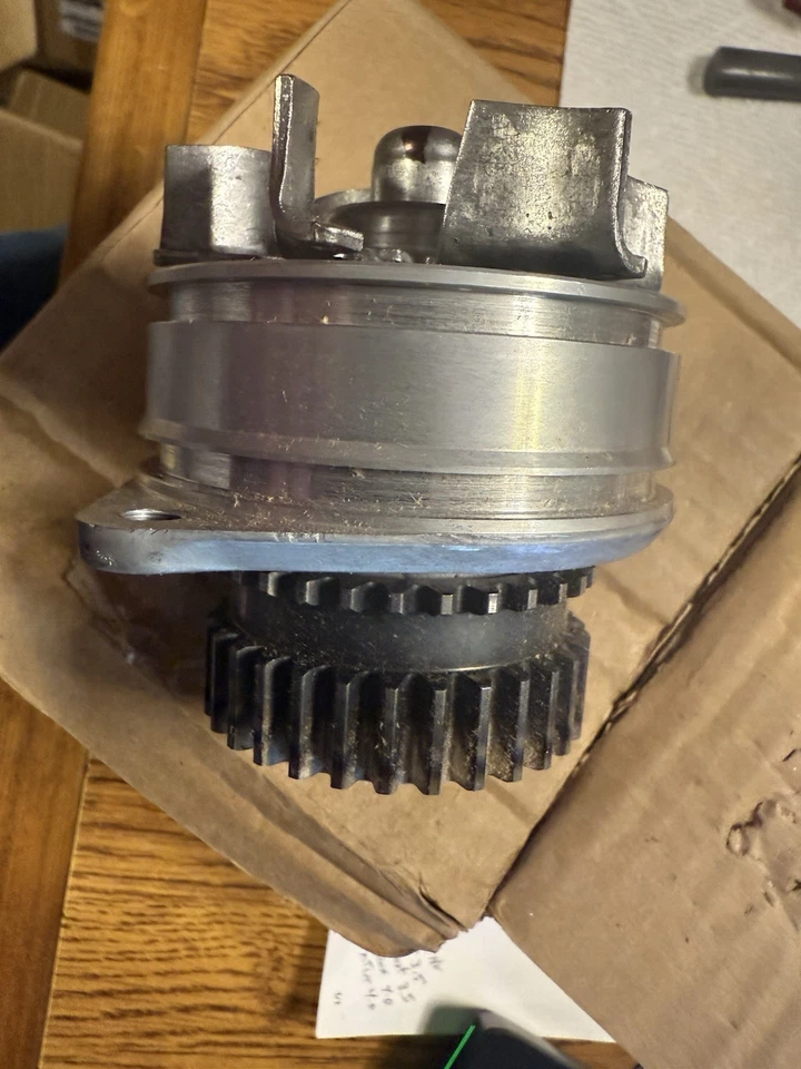 Bomba de agua genuina Nissan 21010-7Y01A 2005-2021 Altima Frontier NV XTERRA OEM Foto 2 de 4