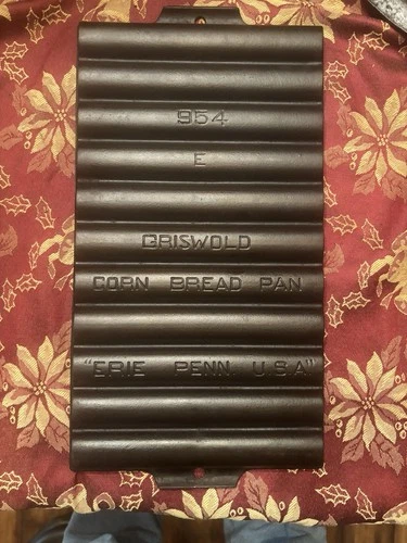 1930's Griswold no. 22 Cast Iron Corn Bread Pan *Amazing Condition*