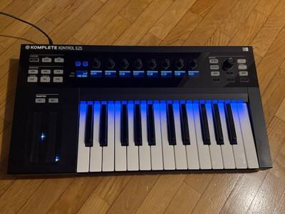 Native Instruments Komplete Kontrol S25 MIDI Keyboard TOP Zustand
