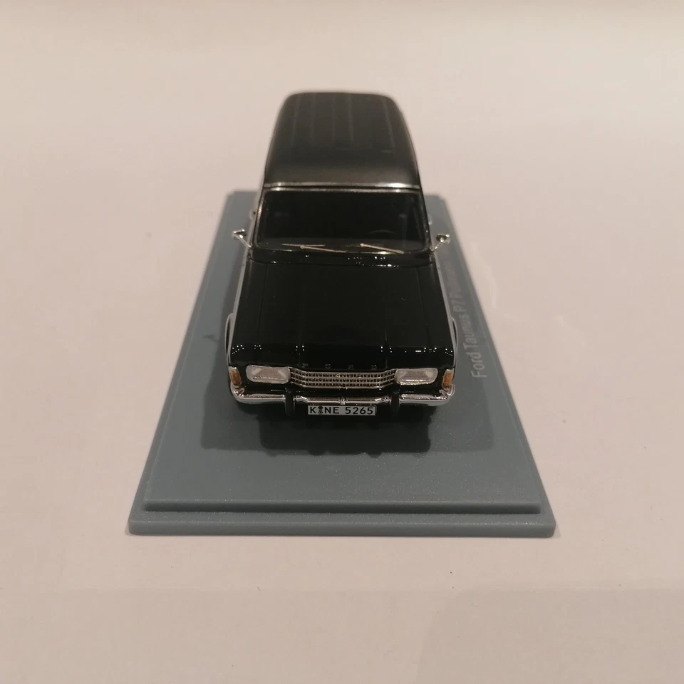 Ford Taunus P7 Pullmann 1969 modelos a escala Neo 1:43 fúnebre con caja. Foto 3 de 4