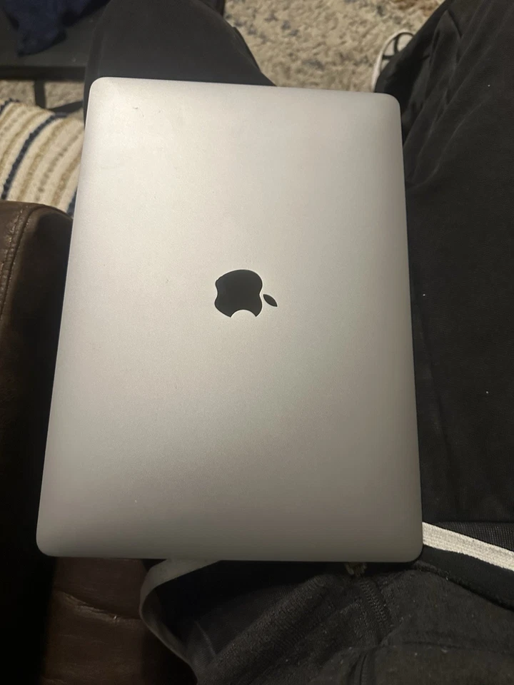 Apple MacBook Pro and iPad Bundle Silver Pristine Condition - Image 2 of 3