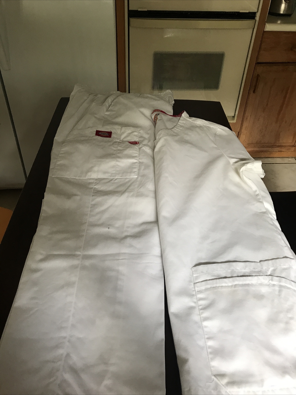Dickies Uniforms White Scrubs V Neck Top & Pant Size M, RN 93643 / CA