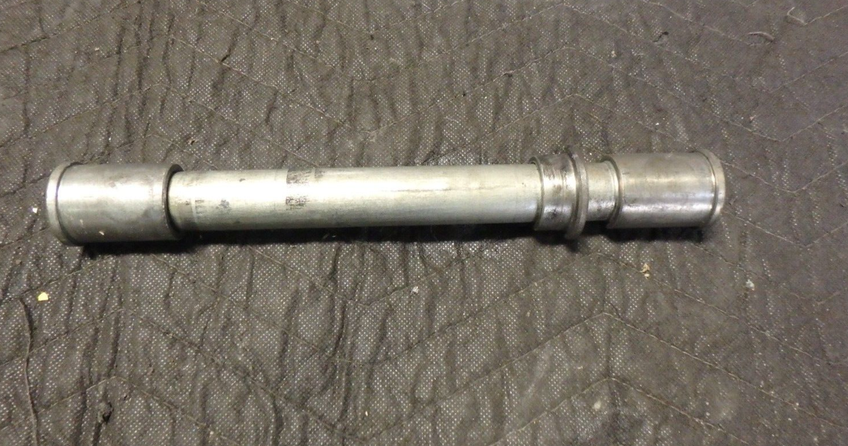 KAWASAKI ZX11 FRONT AXEL AND SPACER P/N 41068-1327 24K MILES | eBay