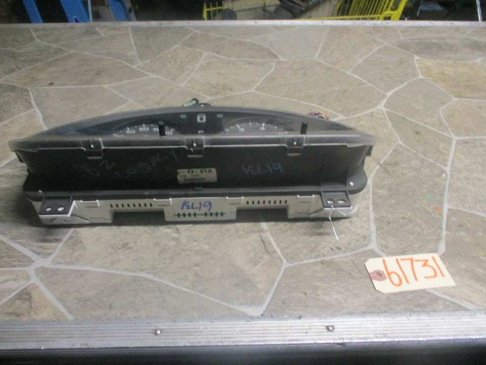 2001-2002 SUBARU LEGACY Velocímetro CLUSTER GAUGE TACÓMETRO BISEL MONTAJE OEM Foto 2 de 4