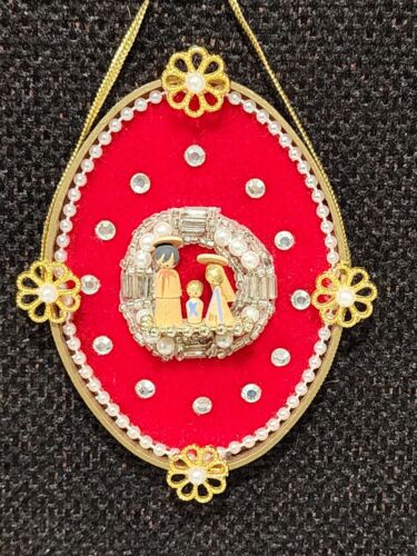 Vintage Oval 4" Diorama 3D Nativity Scene Ornament Made In Italy Rhinestones - Picture 1 of 7