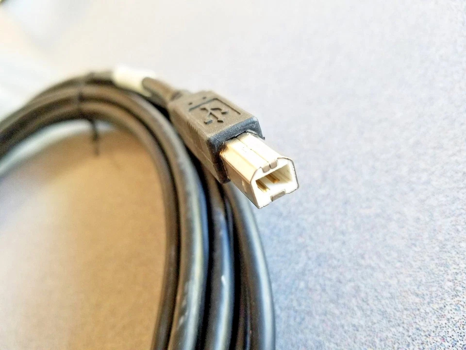 NetBotz USB Latching Cable 5M NBAC0214L - Image 2 of 4