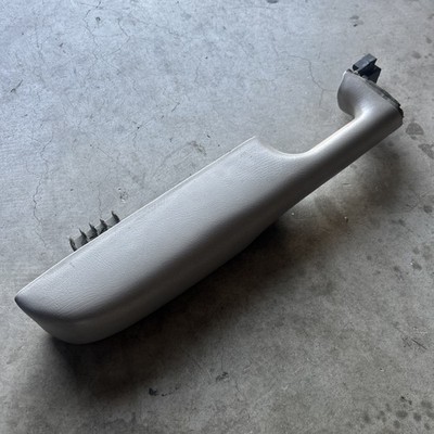 99-06 NBS SILVERADO SIERRA TAHOE FRONT LH DRIVER ARMREST PULL HANDLE OEM GM TAN