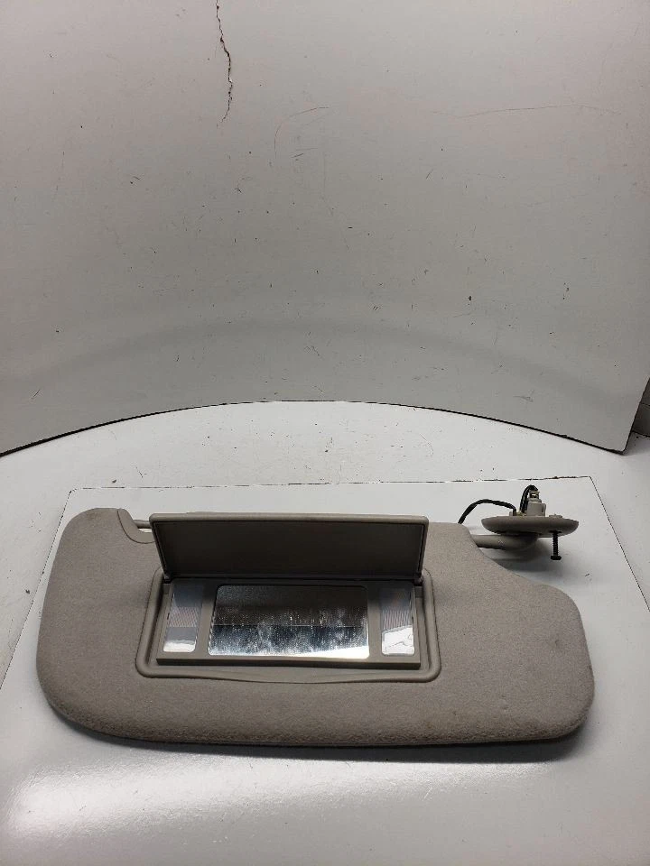 Солнцезащитный козырек для правостороннего пассажира с подсветкой подходит для 08–09 ENVOY 1380135 - Изображение 2 из 4