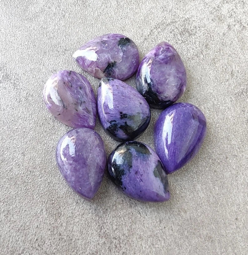 Cabujón natural en forma de pera Charoite calidad AAA respaldo plano piedras preciosas sueltas Foto 4 de 4