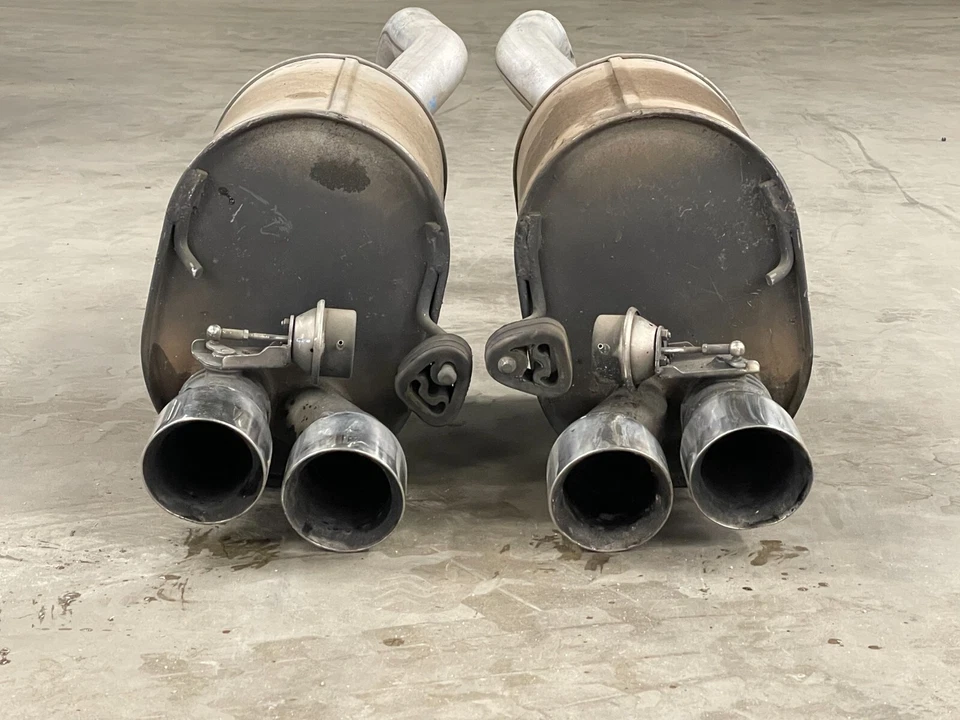 Juego de silenciadores de escape izquierdo derecho Chevrolet Corvette C6 ZHZ 2005-2012 1306 FABRICANTE DE EQUIPOS ORIGINALES Foto 2 de 4