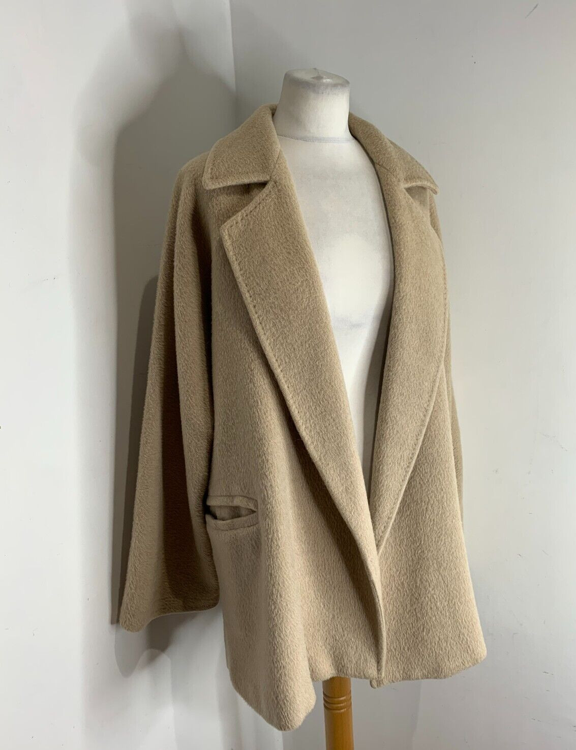 Max Mara coat 10 12 VGC wool blend oversize biscuit beige classic open front