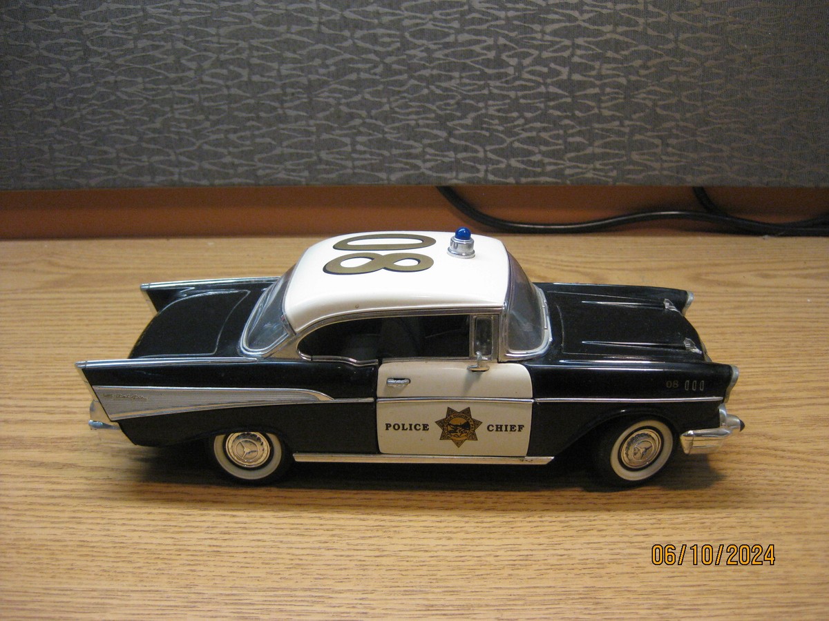 1/18 1957 CHEVROLET BELAIR HT , WH/BLACK 
