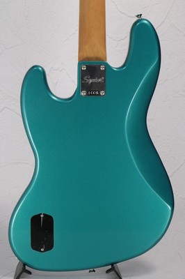 Squier by Fender Classic Vibe Active '70s Jazz Bass Maple Parchment Pickguard