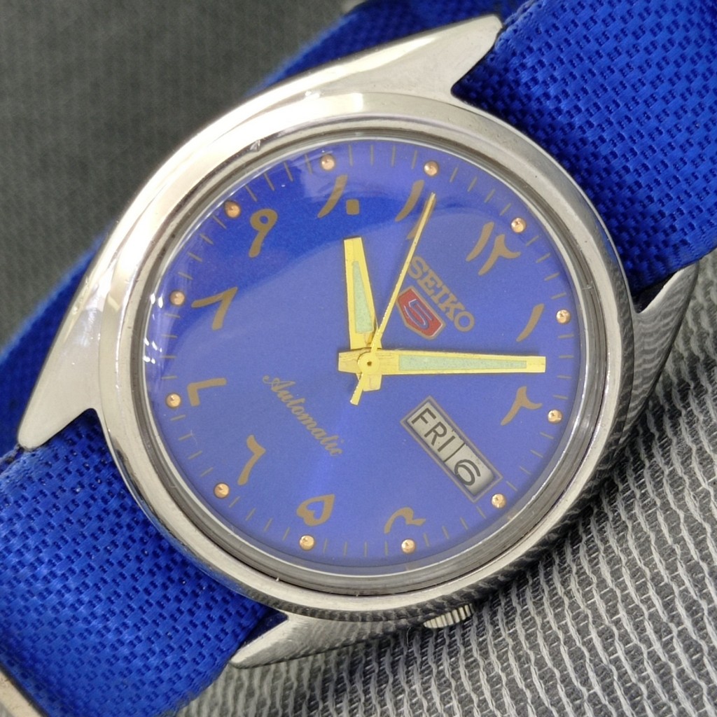 SEIKO BLUE AUTOMATIC JAPAN MENS a940-U WATCH ARABIC 7009A COLOR VINTAGE DIAL 5 - vintagewatches.pk