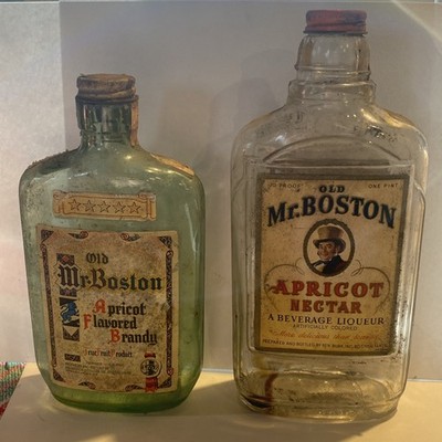 2 VTG Old Mr. Boston Apricot Flavored Brandy Nectar Liqueur Bottles 5 Stars