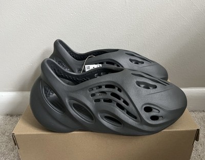 靴 Adidas Yeezy YZY Foam RNR Carbon 28.5 Brand New Adidas x Yeezy Foam RNR Runner Onyx Triple Black Size 10