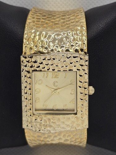 Charmantes Charlie quadratisches goldfarbenes Zifferblatt goldgehämmertes Armband für Damen 04 - Bild 5 von 8
