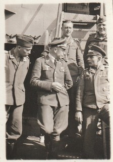 Photo soldat allemand WW2 Officier Luftwaffe sur le terrain 7656