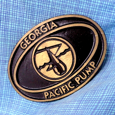 #ad Georgia Pacific Pump Promo Belt Buckle Sump Hydrant Pool Vtg DynaBuckle .QRT275 $39.99