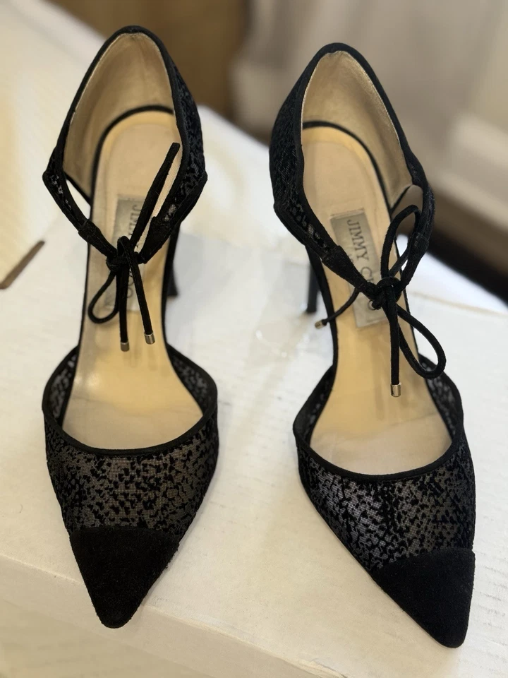 Jimmy Choo Tacones de aguja con punta de encaje negro con pajarita Foto 2 de 4