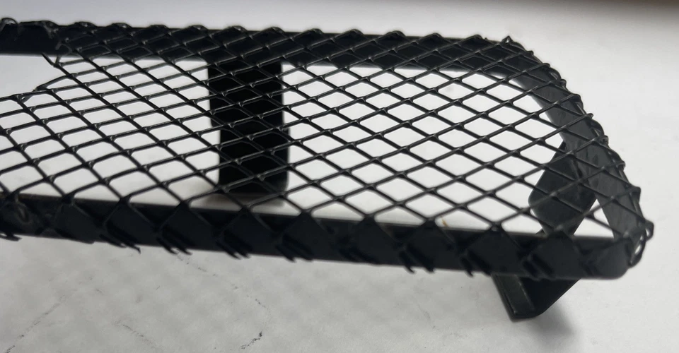 Lancia Delta Integrale 82469688 LEFT front bumper grill Evo 2 Toe Hook hole OEM — 第 4/4 张图片