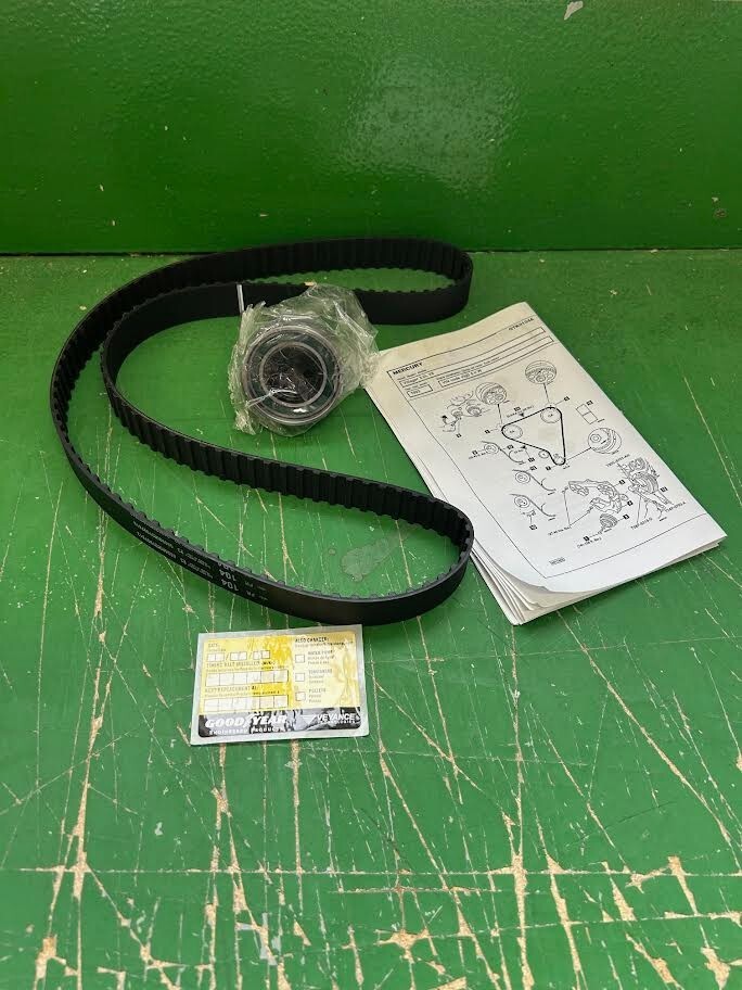 ＧＯＯＤ ＹＥＡＲ Goodyear Gatorback GTK0104 Engine Timing Belt Kit for M30 200SX