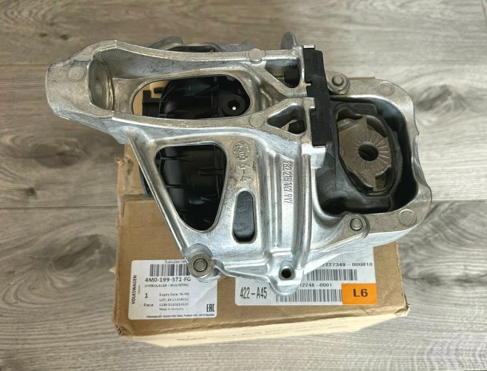 NEW - 2019 2020 AUDI S4 S5 SQ5 ENGINE RIGHT MOTOR MOUNT 4M0199372FG GENUINE OEM - Image 2 of 4