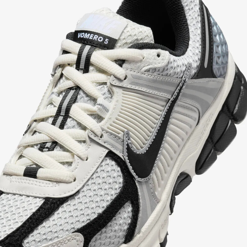 ◆正規品◆NIKE ZOOM VOMERO 5 PHOTON DUST(W)◆関税/送料無料◆ New Nike Women's Zoom Vomero 5 Shoes - Photon Dust (HQ1182