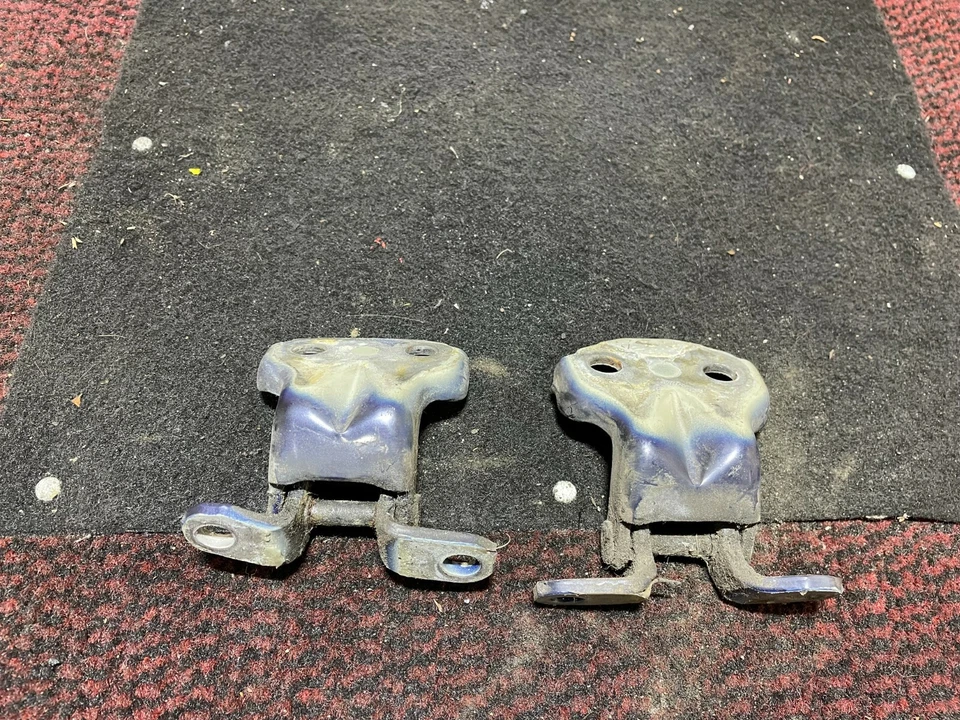 SUBARU IMPREZA 1995 4DR SALOON REAR PASSENGER SIDE LEFT DOOR HINGES PAIR - Image 3 of 4