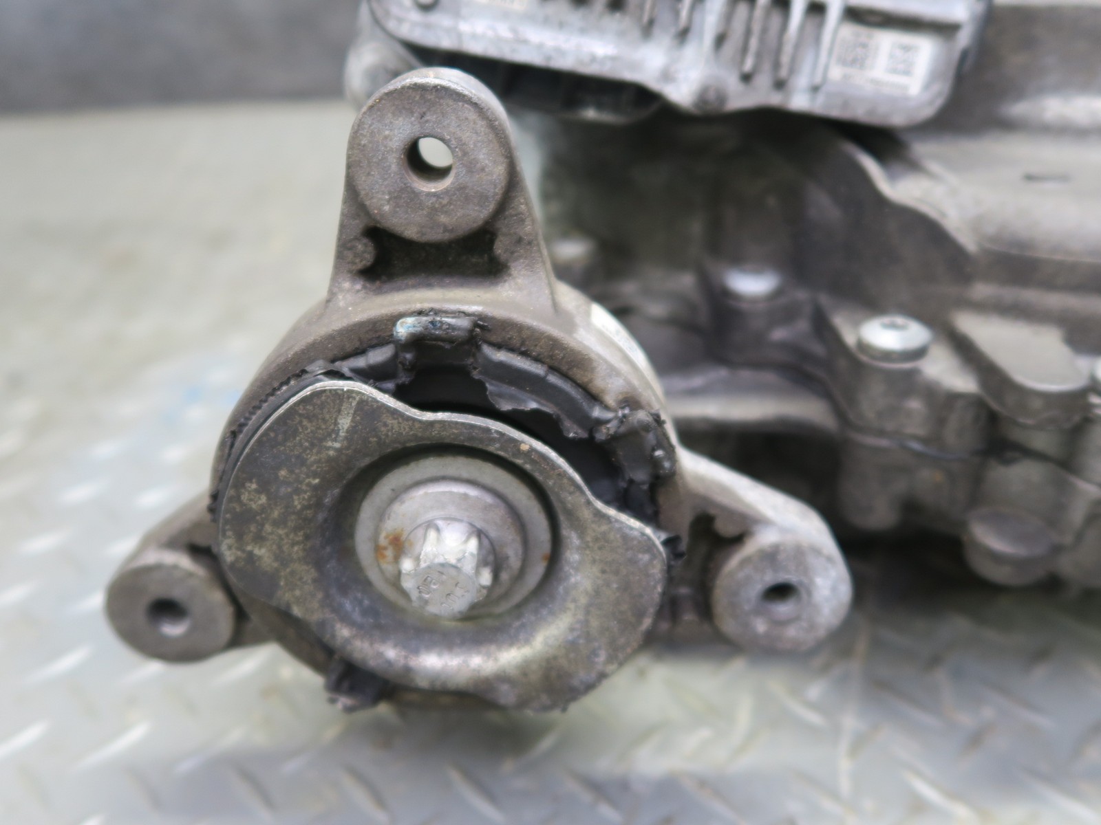 2017-2020 MASERATI LEVANTE M161 3.0L AWD TRANSFER CASE BOX W MOTOR 670038072 94k