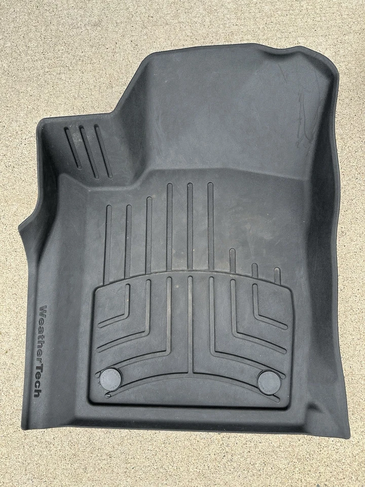 WeatherTech FloorLiner Floor Mats Jeep Grand Cherokee Fronts Black 2023 - Image 2 of 4