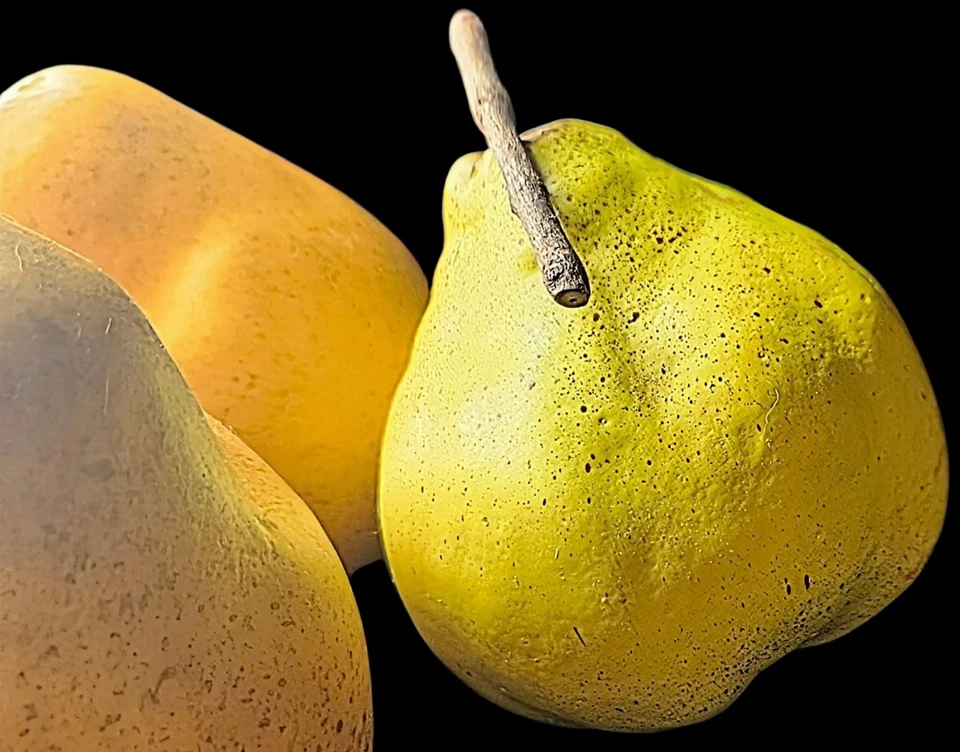 5 peras amarillas grandes de imitación vintage usadas para colección o decoración del hogar mediados de siglo Foto 3 de 4