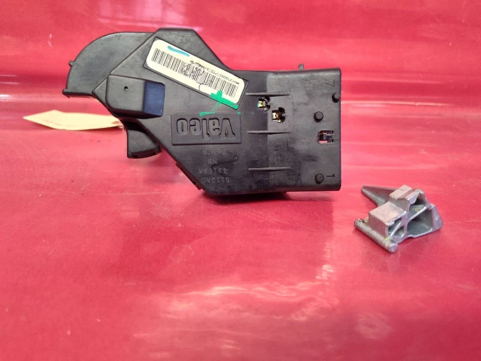 2004-2007 Dodge Durango Steering Column Lock Housing w/ Ignition Switch - Image 3 of 4