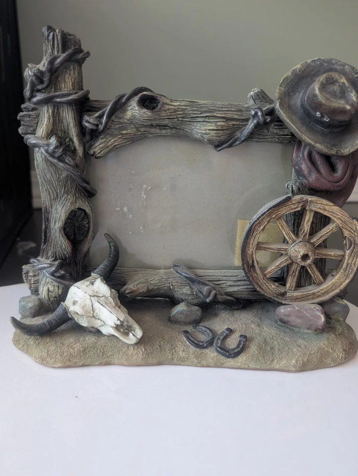 Sombrero de vaquero rústico con marco de fotos occidental calavera espuelas 3D se adapta a fotos de 4 x 6 Foto 2 de 4