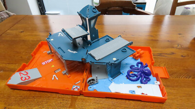 Matchbox Harbor Patrol Pop Up Playset - Fold N Go- 2005 For Cars