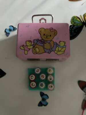  Ƹ̵̡Ӝ̵̨̄Ʒ   Sanrio Robearta Ballerina Small Box Koffer Vintage 80s Pin