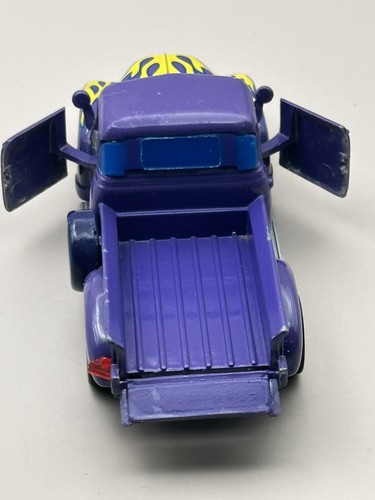 Camioneta Chevrolet de 1950 con puertas de llama abiertas escala 1:43 - Imagen 9 de 12