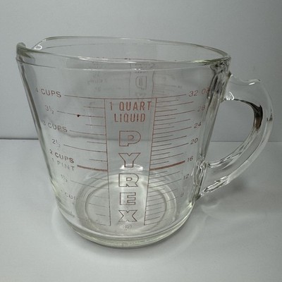 Vintage Pyrex 532 4 cup 1 Quart 32 oz Measuring Cup Red Block Letter D-Handle
