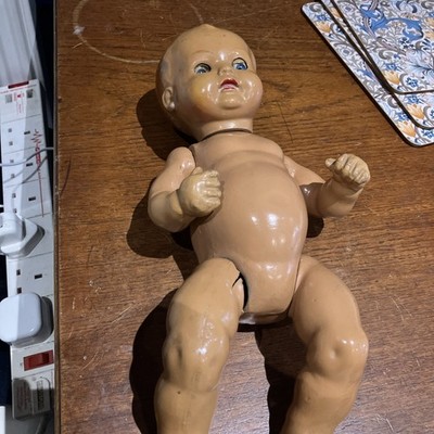 Eine Vintage Composition Baby Puppe 30er Jahre braucht Aufmerksamkeit 32 cm mit Schreimechanismus