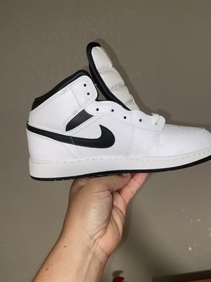Jordan Air Jordan 1 Mid Kids White/Black Leather Mid-Top Sneaker 6.5Y DQ8423-132