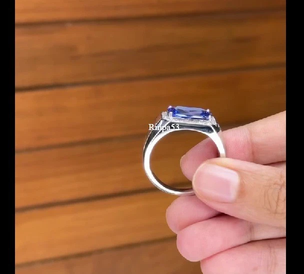 Anillo para hombre con zafiros y diamantes creados en laboratorio enchapado en oro blanco de plata de ley 925 Foto 3 de 3