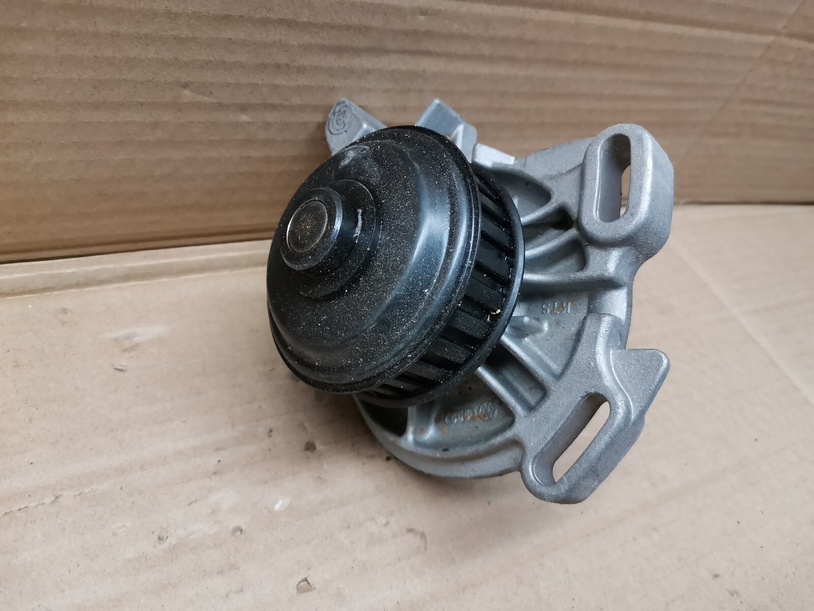 Pompe à eau Audi 100 2.3 E à étanchéité renforcée contre la surchauffe - 2