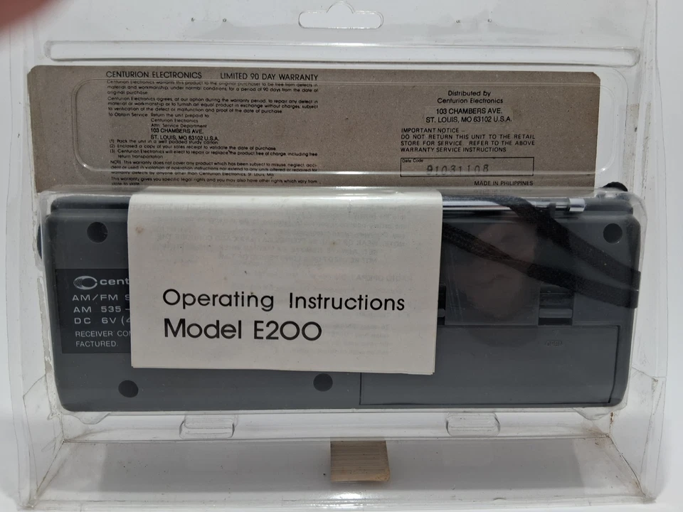 Radio estéreo AM/FM portátil Centurian Mod #E200 años 80 antiguo nuevo stock sellado.  Foto 2 de 2