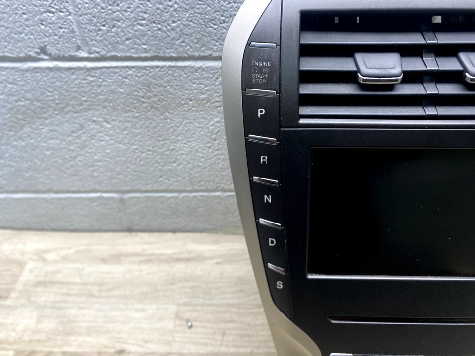 LINCOLN MKZ OEM 13-16 RÁDIO DE NAVEGAÇÃO FRONTAL ESTÉREO HEADUNIT MONITOR DE TELA LCD - Imagem 3 de 4