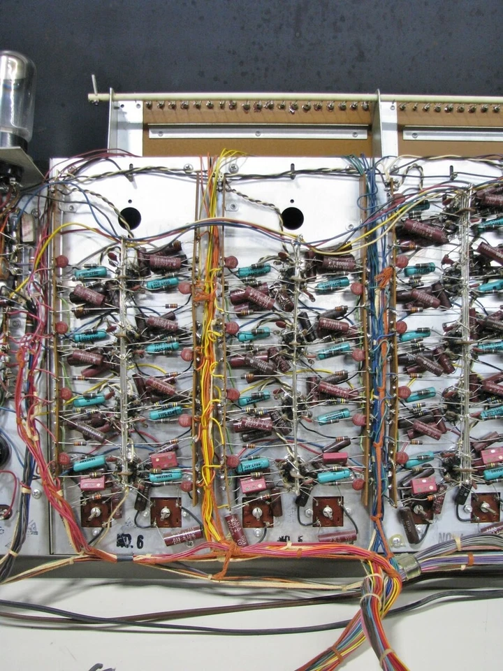 De colección. Amplificador Wurlitzer con 30+ Tubos Modelo 501273 12FQ8 + 6L6GC Tubos Foto 4 de 4