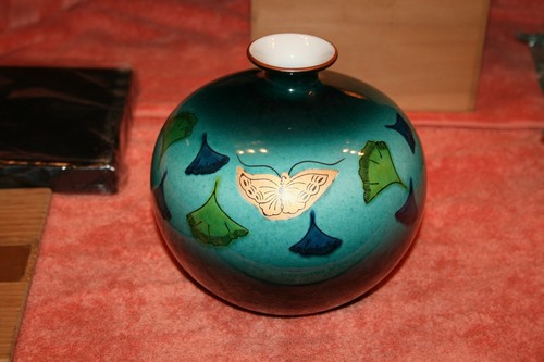Vintage Japanese Gold Butterfly Vase in Wooden Create Signed Teal Color - Picture 7 of 8