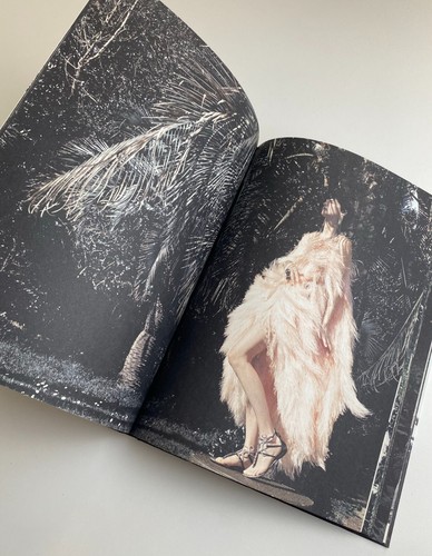 2011 [ Chanel - A Summer in the South ] Catalog Spring-Summer by Karl Lagerfeld - Picture 3 of 9